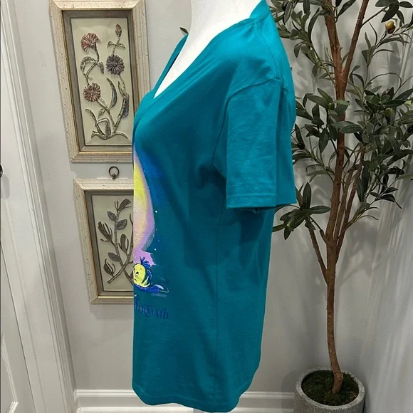 Disney Teal V-Neck Ariel Graphic Tee - Picture 4 of 5